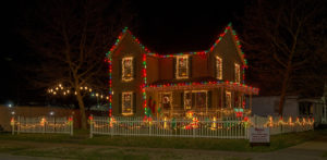 Home with Holiday Lights - 2016 Contest Winner